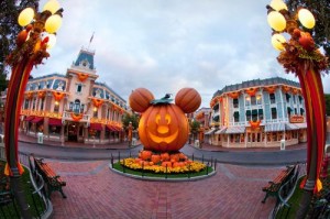 Disneyland Resort Shows a Spooky Disney Side for Halloween Time!