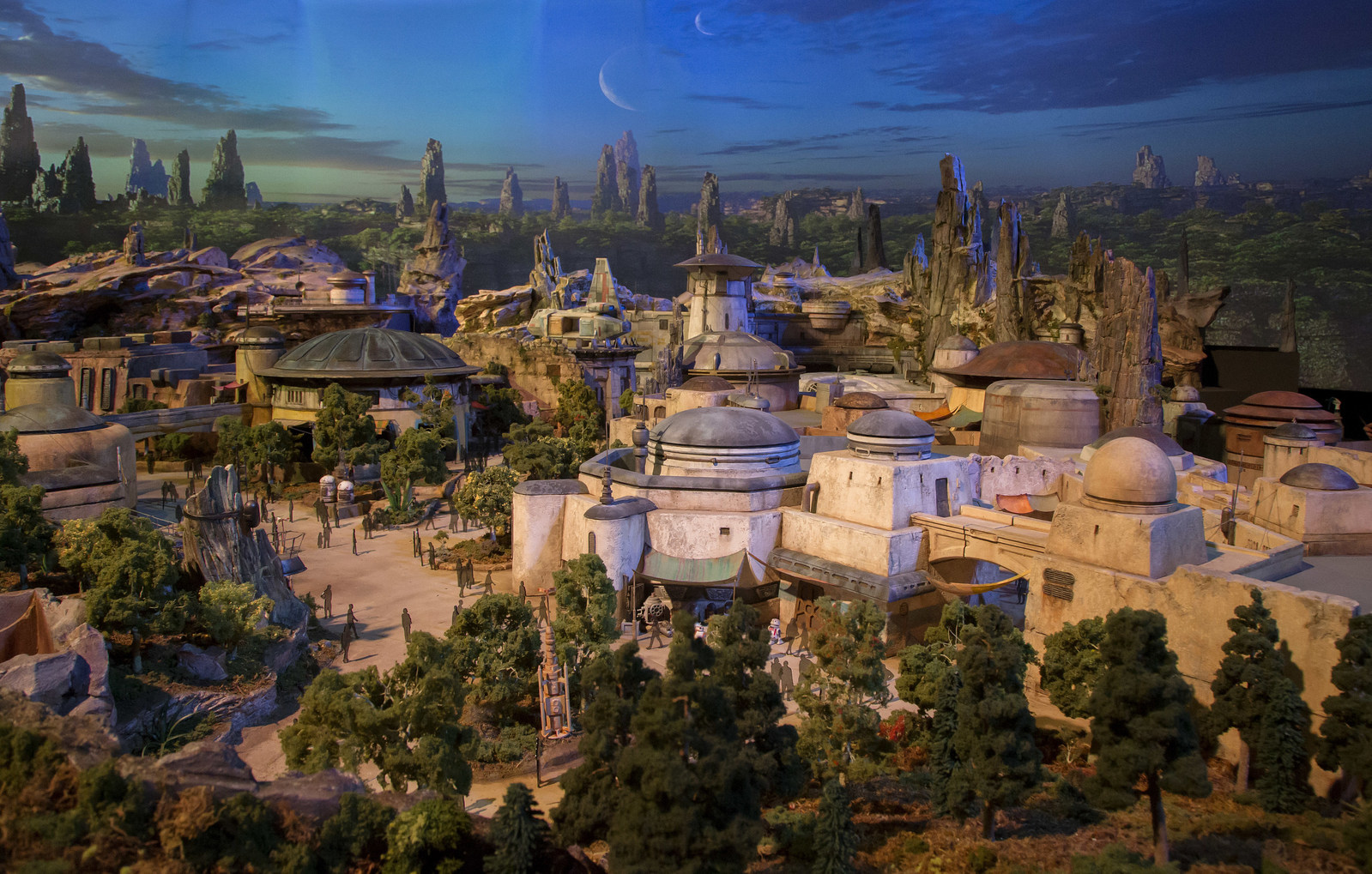 Today at D23 Expo 2017, Walt Disney Parks and Resorts Chairman Bob Chapek unveiled the epic detailed model of the Star Wars-themed lands coming to Disneyland park and Disney's Hollywood Studios, which will remain on display throughout the weekend as part of "A Galaxy of Stories" pavilion.