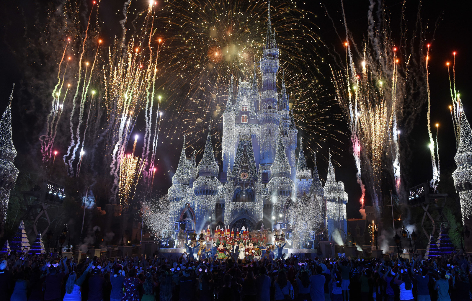 Disney Parks to Light Up ABC's Primetime Special 'The Wonderful World of Disney: Magical Holiday Celebration' Nov. 30
